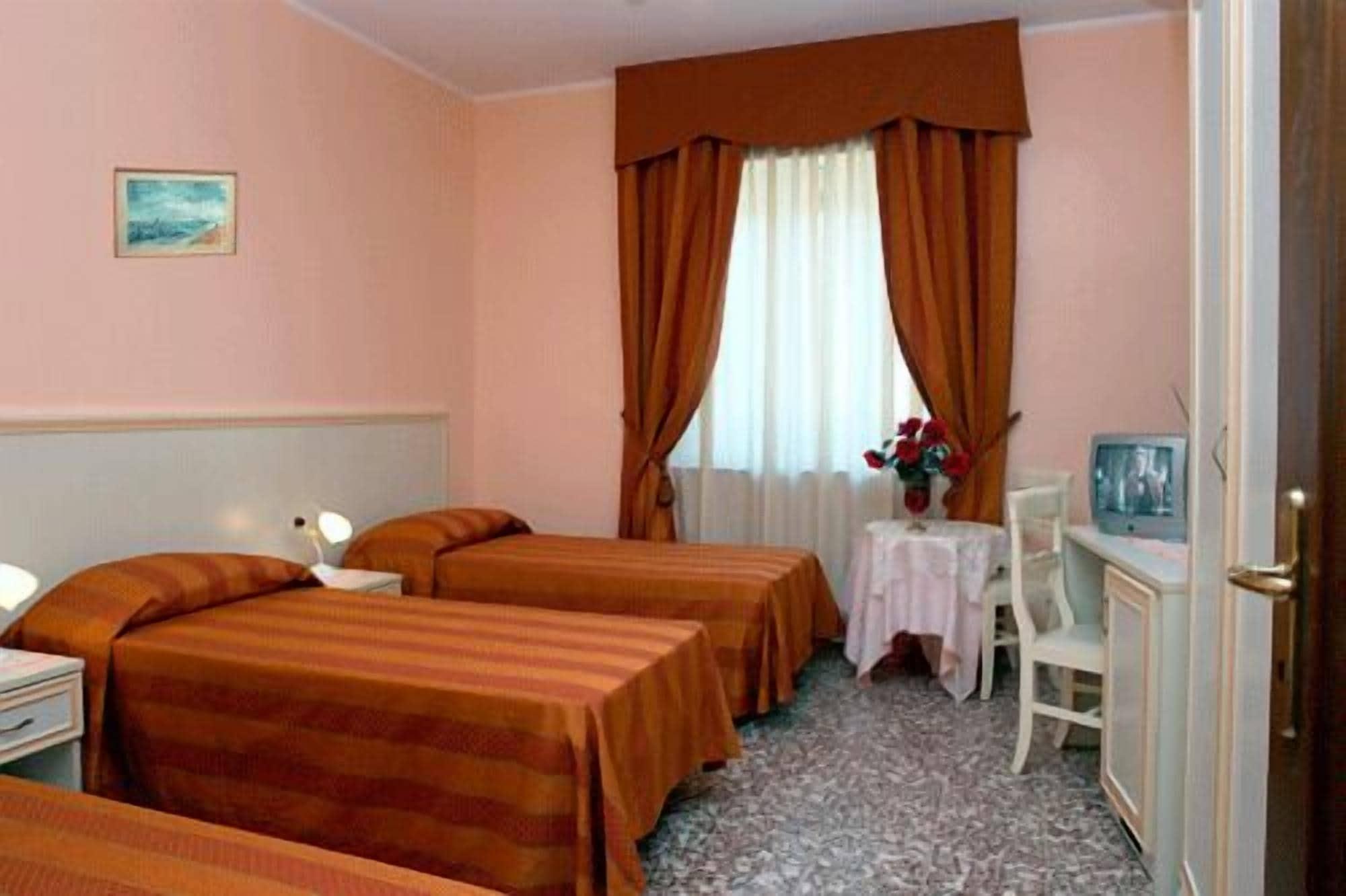 Hotel Vittoriano Турин Экстерьер фото